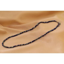 AF 0025 Ketting met in facet geslepen glaskralen.