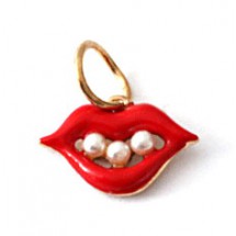Y 0037 Lips with pearls