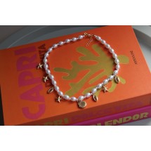 AA 0134 - Sea Charms – Parelketting met Schelpenbedels